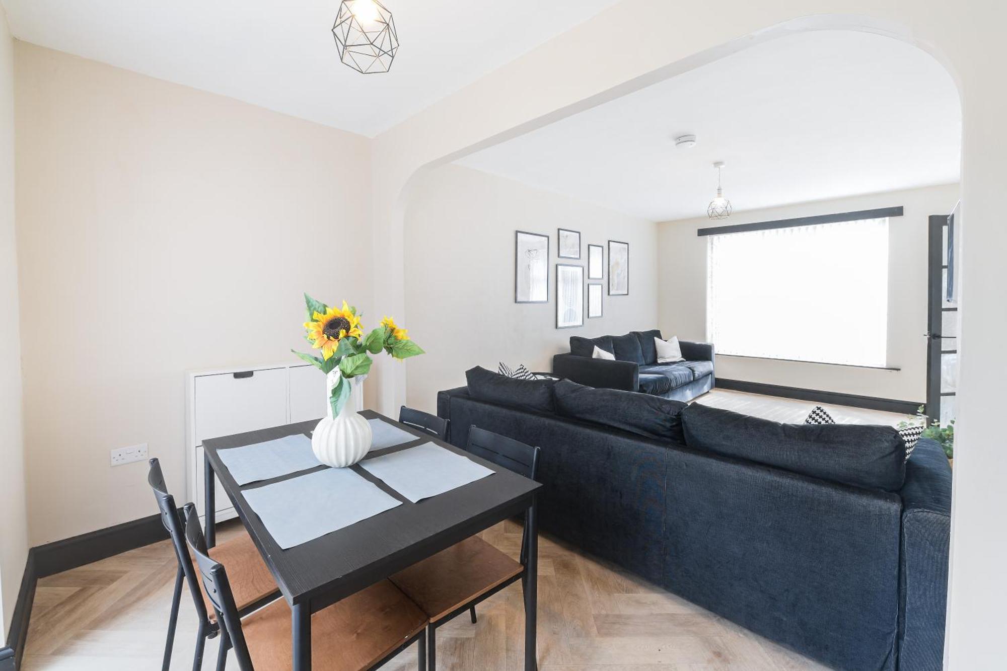 Poppy's Place - Manningham Road